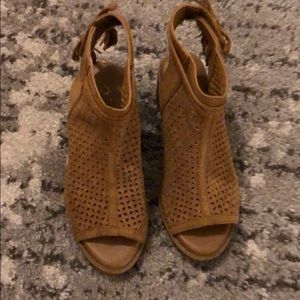 Justice size 2 heeled sandal